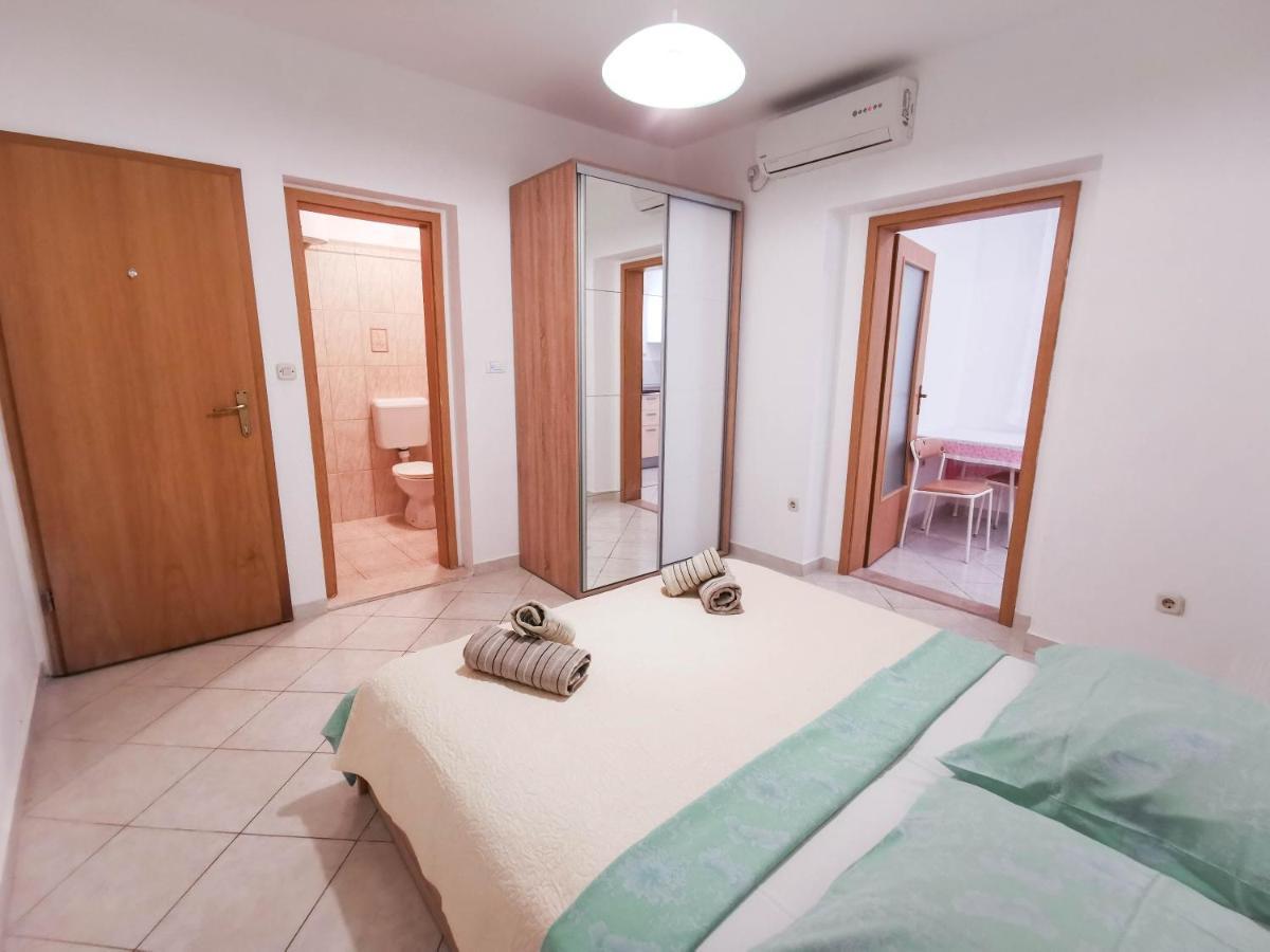 Apartments Patrick Baška Voda Esterno foto